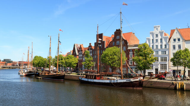 Sommerurlaub Norddeutschland: Blick auf den Museumshafen Lübeck