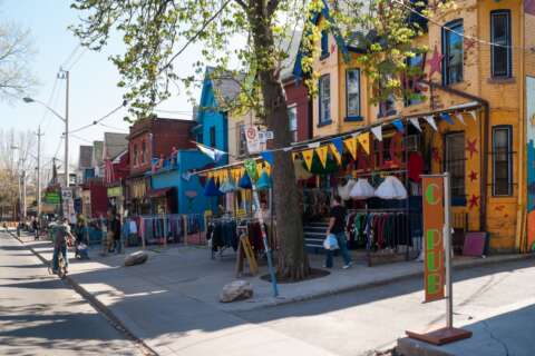 Toronto: Das Viertel Kensington Market mit Geschäften und Bars in bunten Häusern aus der viktorianischen Zeit