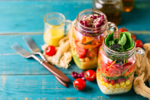 Hautpflege: Salat im Glas, denn auch die Ernährung muss stimmen.