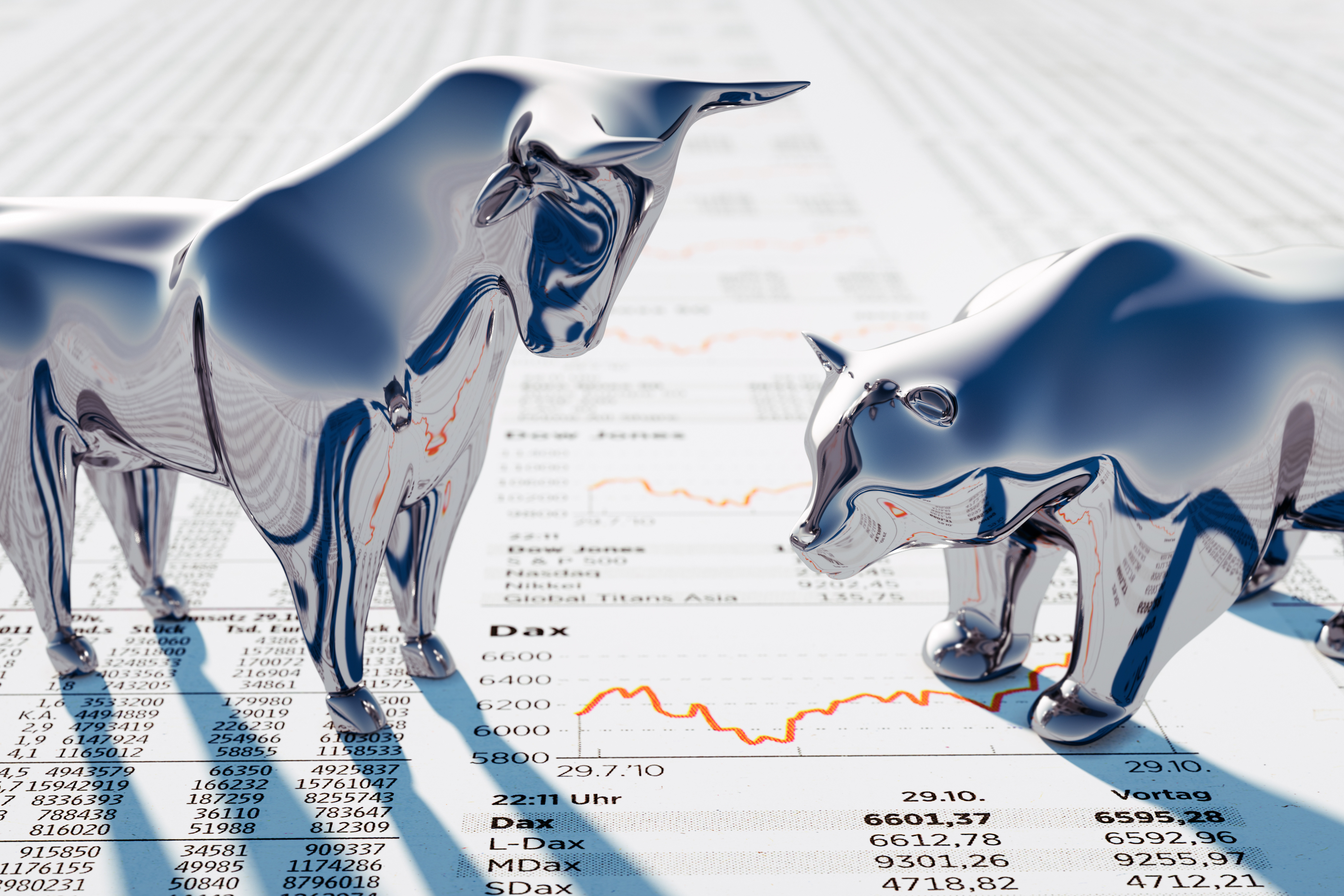 Aktien: Bulle und Bär stehen auf Zeitungsseite mit Aktienkursen
