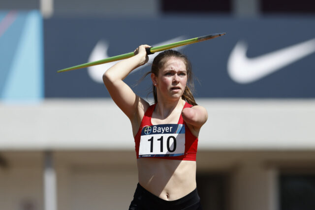 Paralympics: Lise Petersen beim Speerwerfen