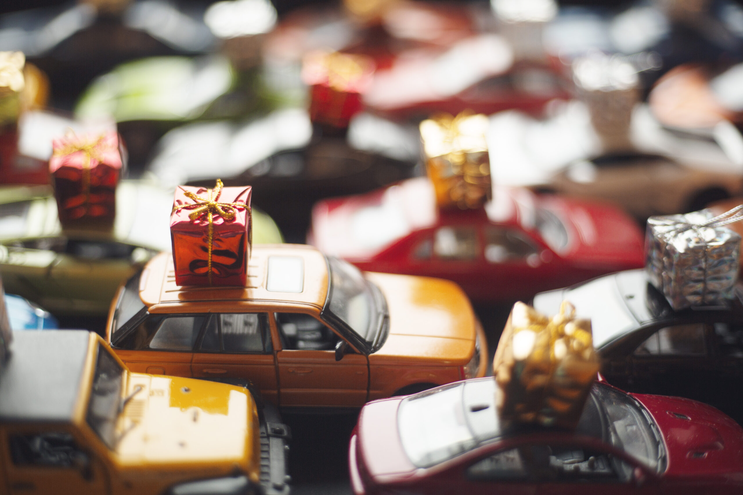 Meditation: Weihnachtsstress Spielzeugautos im Stau