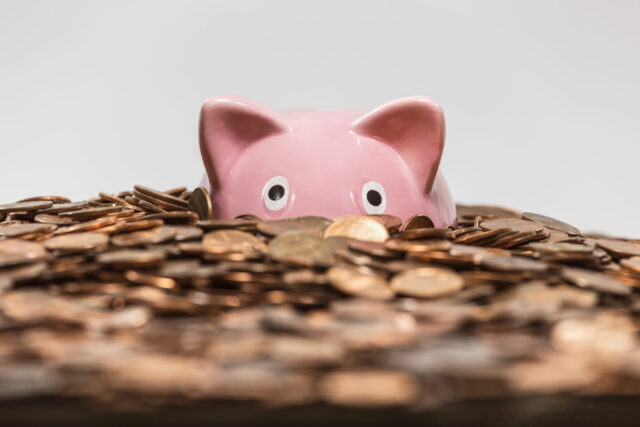 Einfach sparen: Sparschein versinkt in Kupfergeld