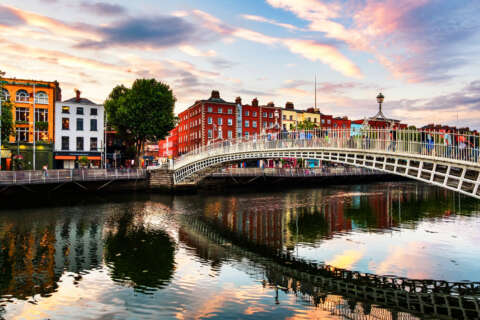 Dublin Geniessertipps: Die Ha Penny Bridge in Dublin
