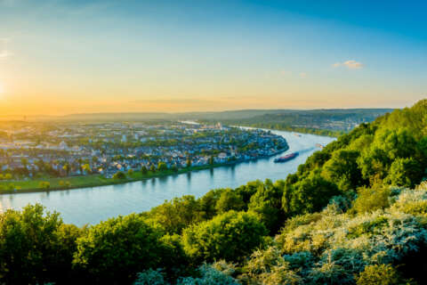 Sommerurlaub Westdeutschland: Blick auf Koblenz und den Rhein